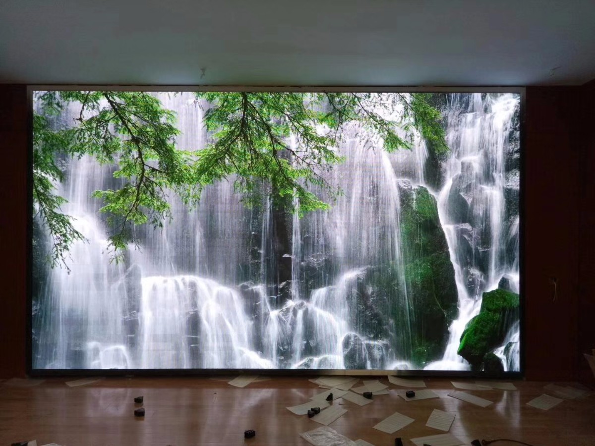 濰坊地理測繪局室內(nèi)P2.5全彩屏加班加點完工，等著看十九大呢